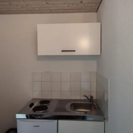 Ideales Monteurzimmer Fuer Bis Zu 3 Personen In Bester Lage L 1 Minute Zum Bahnhof L Innenstadtnaehe L Kueche L Free-wlan L Willkommen Im Hallo!-apartment 2 巴特沃里斯霍芬