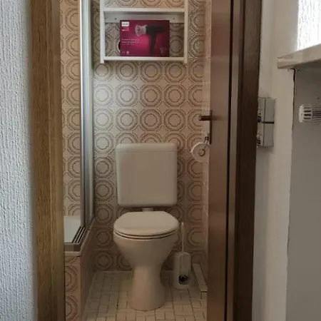 公寓 Ideales Monteurzimmer Fuer Bis Zu 3 Personen In Bester Lage L 1 Minute Zum Bahnhof L Innenstadtnaehe L Kueche L Free-wlan L Willkommen Im Hallo!-apartment 2